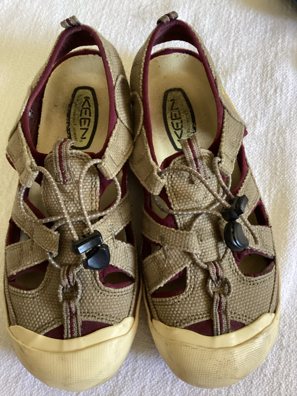 Keen Women Coronado Canvas Grey Outdoor Hiking Closed Toe Bungee Lace Sandal 9